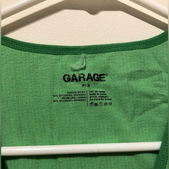 !brand new! green swirl garage top - Picture 2 of 3